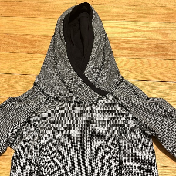 🍋Lululemon Pullover - Picture 3 of 6